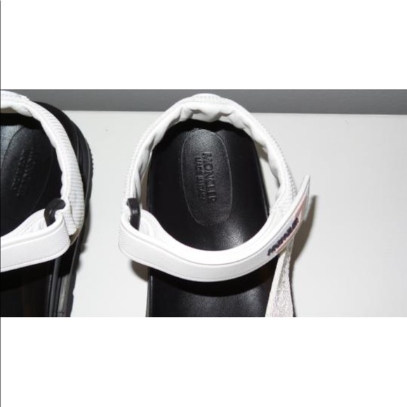 MONCLER TOUCH-STRAP WHITE FLAT SANDALS - Picture 8 of 9